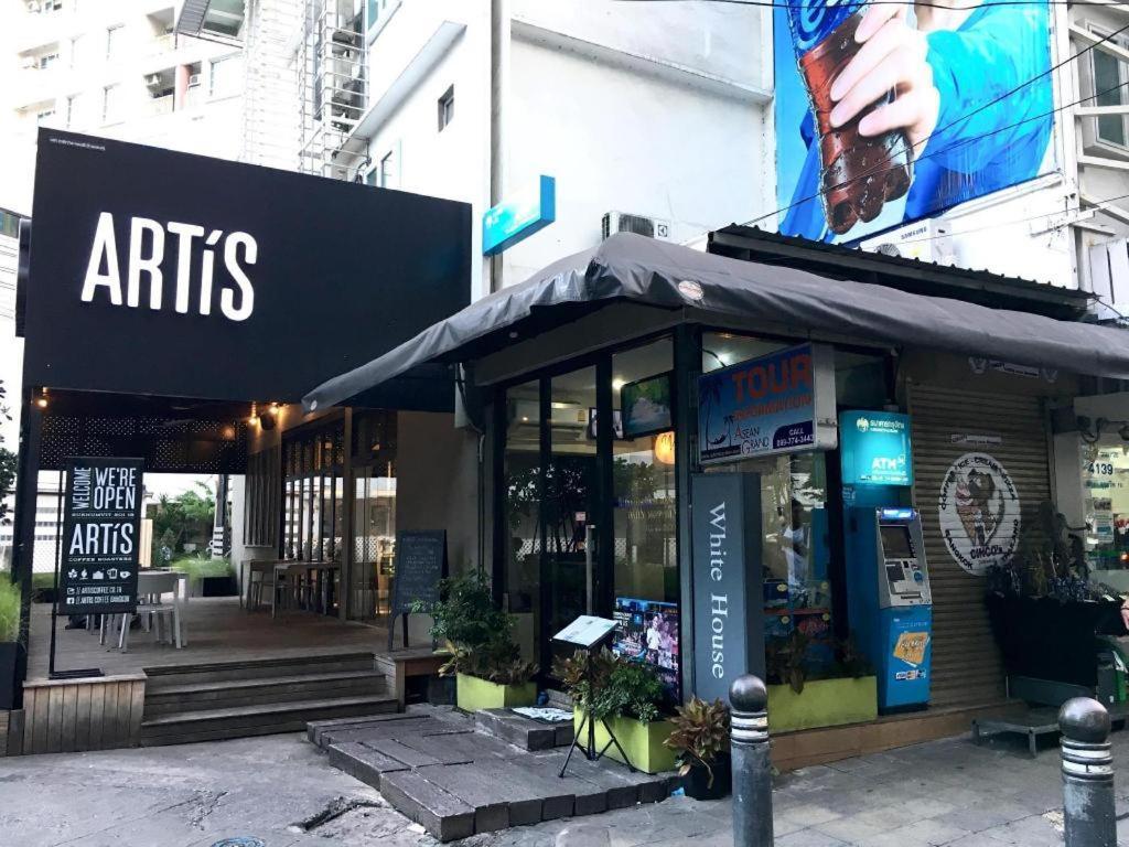 White House Asoke Sukhumvit 18 Hotel Bangkok Kültér fotó