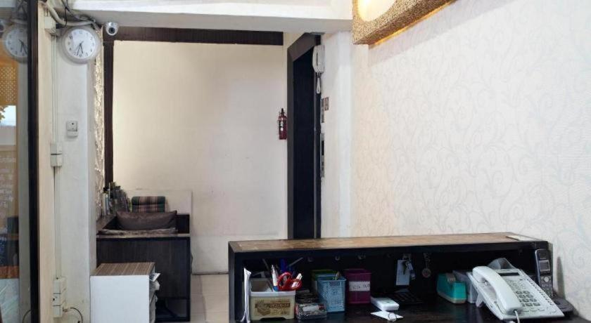 White House Asoke Sukhumvit 18 Hotel Bangkok Kültér fotó