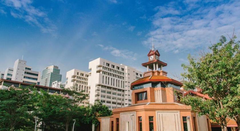 White House Asoke Sukhumvit 18 Hotel Bangkok Kültér fotó