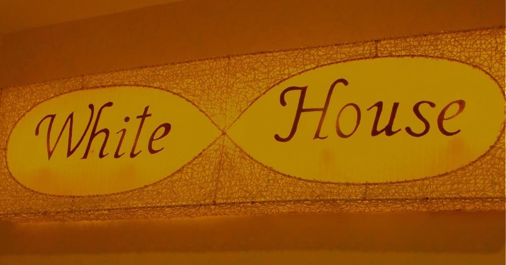White House Asoke Sukhumvit 18 Hotel Bangkok Kültér fotó